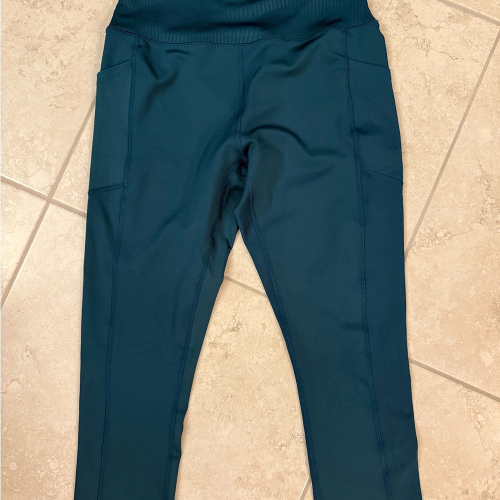 A Core Capri Leggings Blue Coral Women’s Size S New With Tags